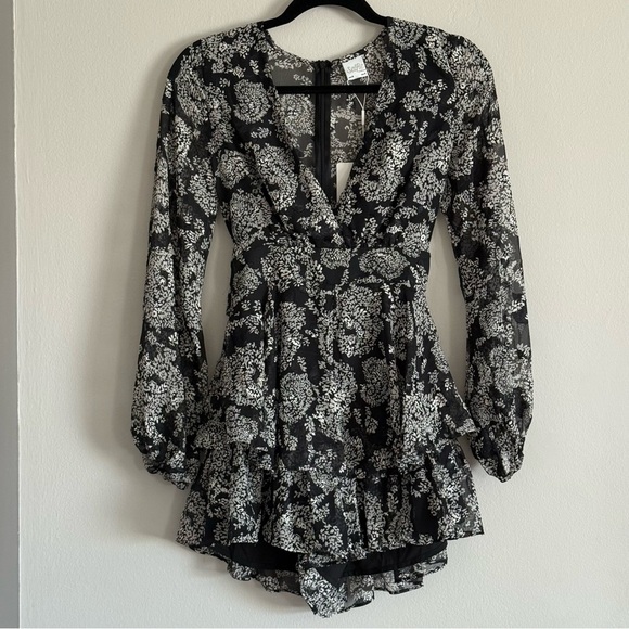 NWT Black and White Printed Floral Long Sleeve Ruffle Romper - Picture 7 of 12
